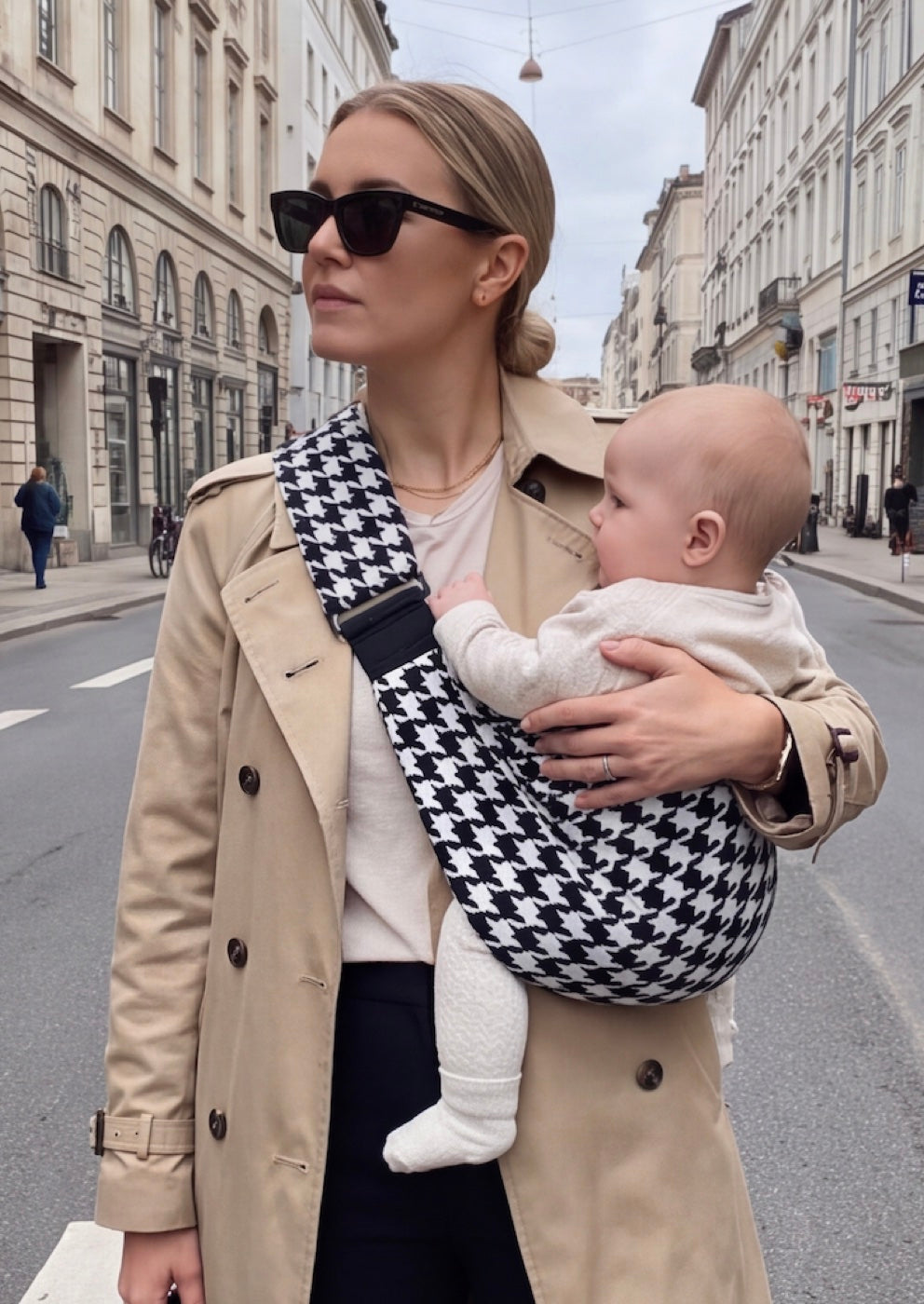 Parent wearing the Babboo sling