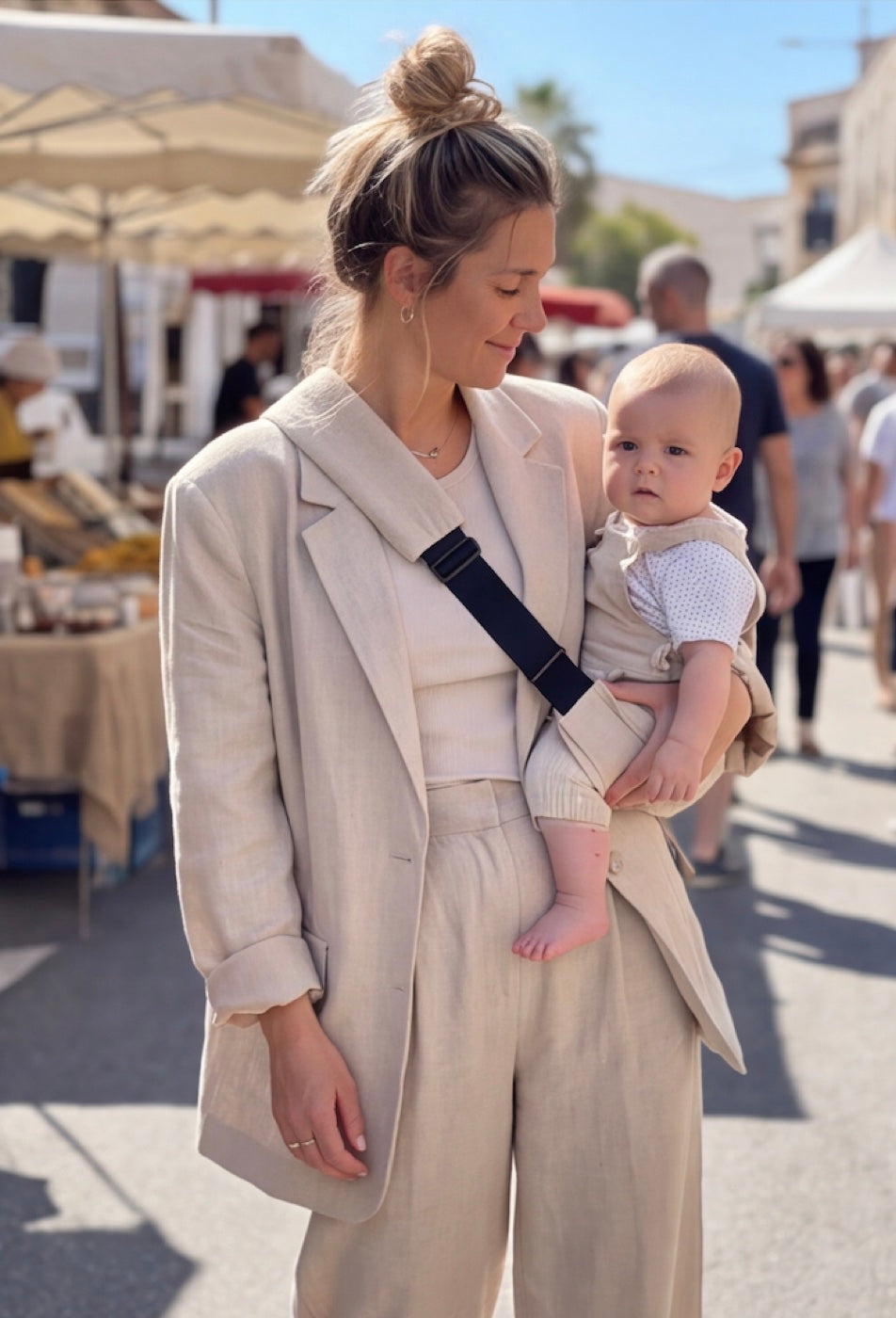 Parent wearing the Babboo sling